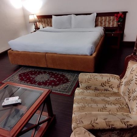 Hotel Sepal Батинда Екстериор снимка