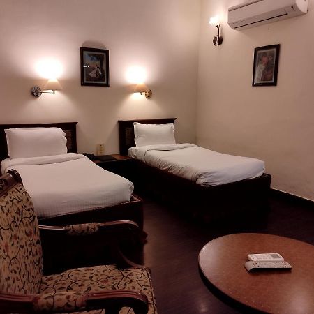 Hotel Sepal Батинда Екстериор снимка