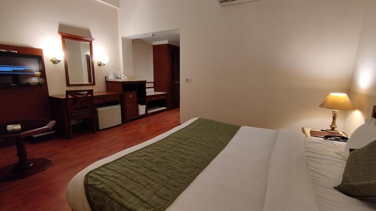 Hotel Sepal Батинда Екстериор снимка