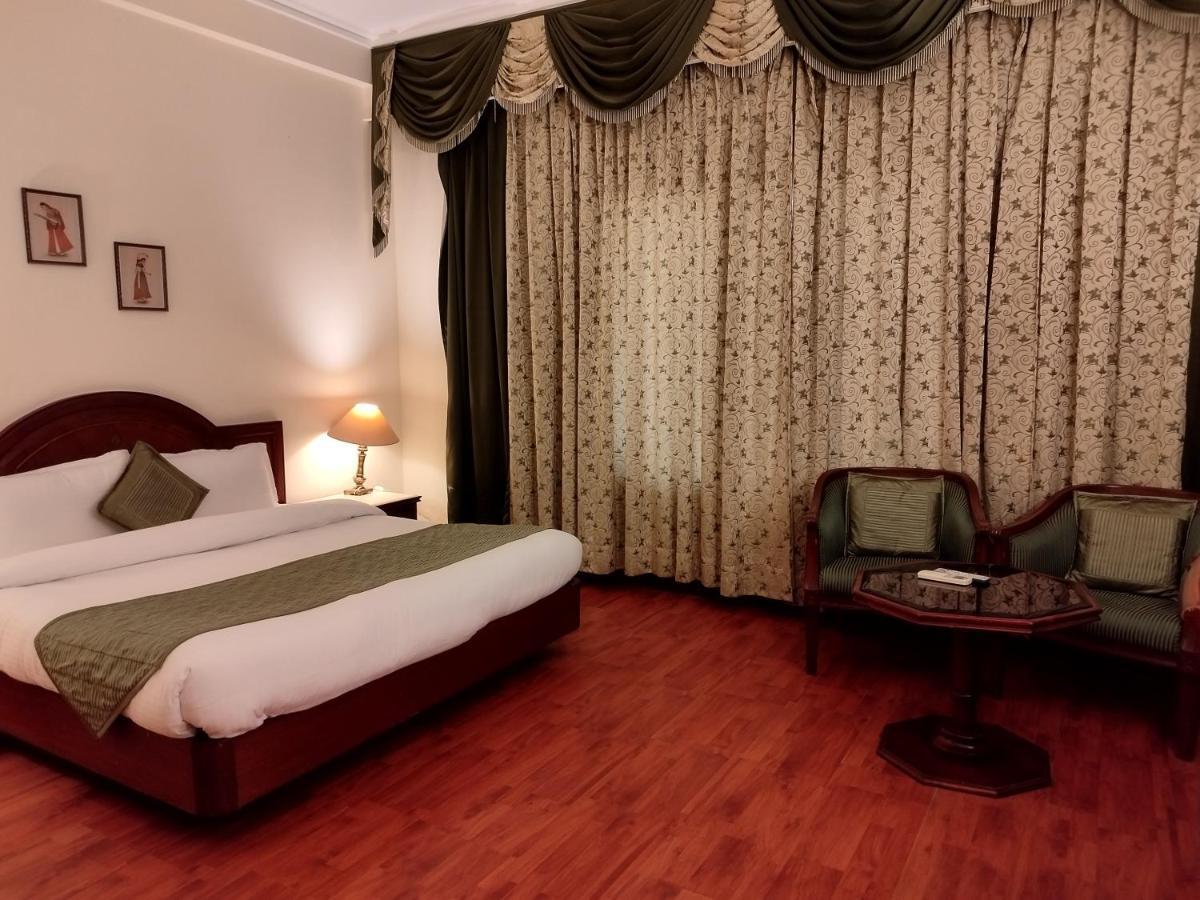 Hotel Sepal Батинда Екстериор снимка