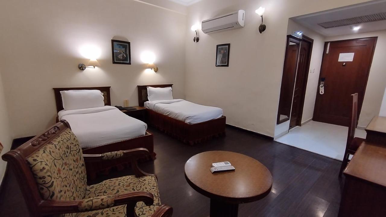 Hotel Sepal Батинда Екстериор снимка