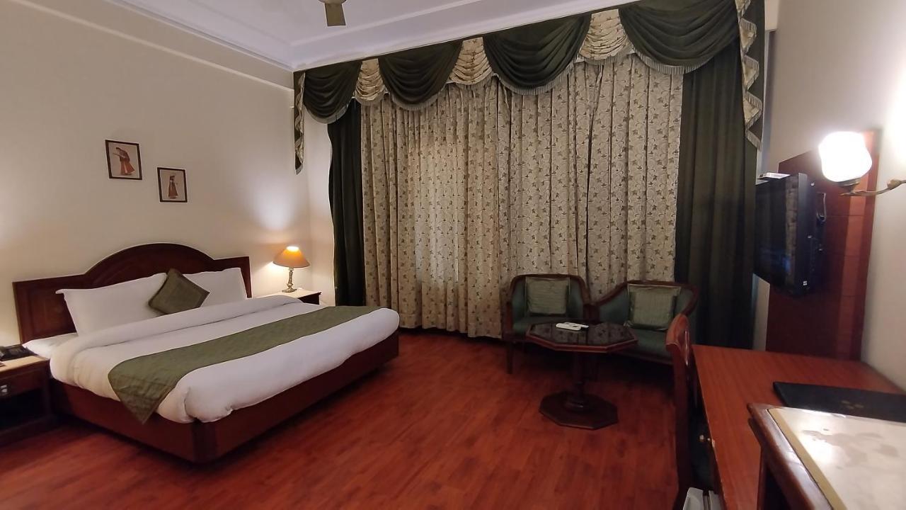 Hotel Sepal Батинда Екстериор снимка