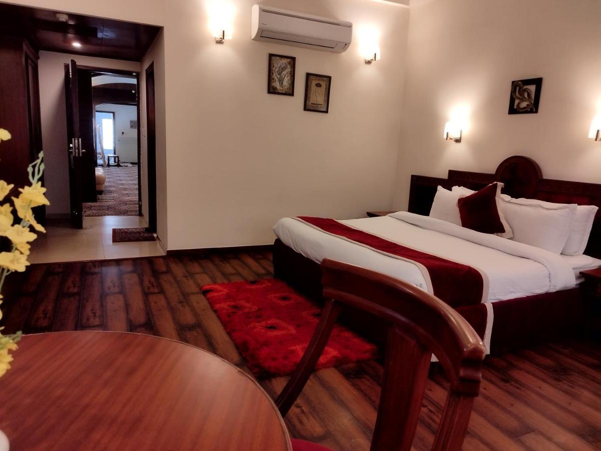 Hotel Sepal Батинда Екстериор снимка