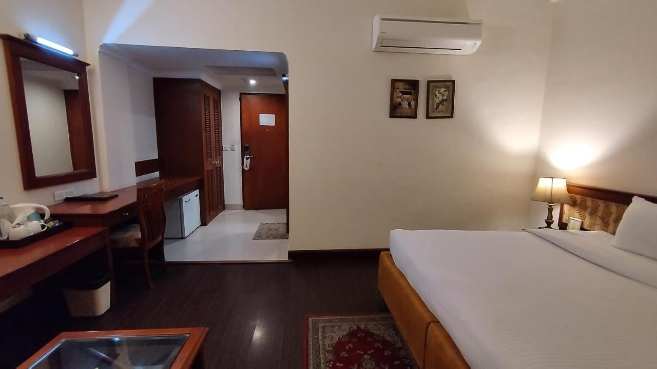 Hotel Sepal Батинда Екстериор снимка