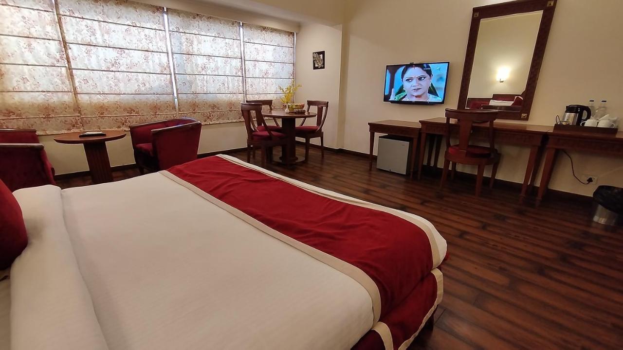 Hotel Sepal Батинда Екстериор снимка