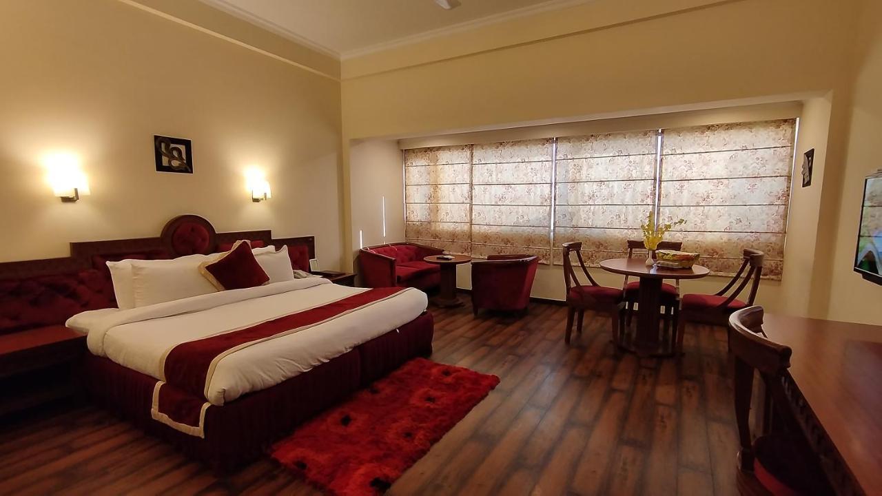 Hotel Sepal Батинда Екстериор снимка