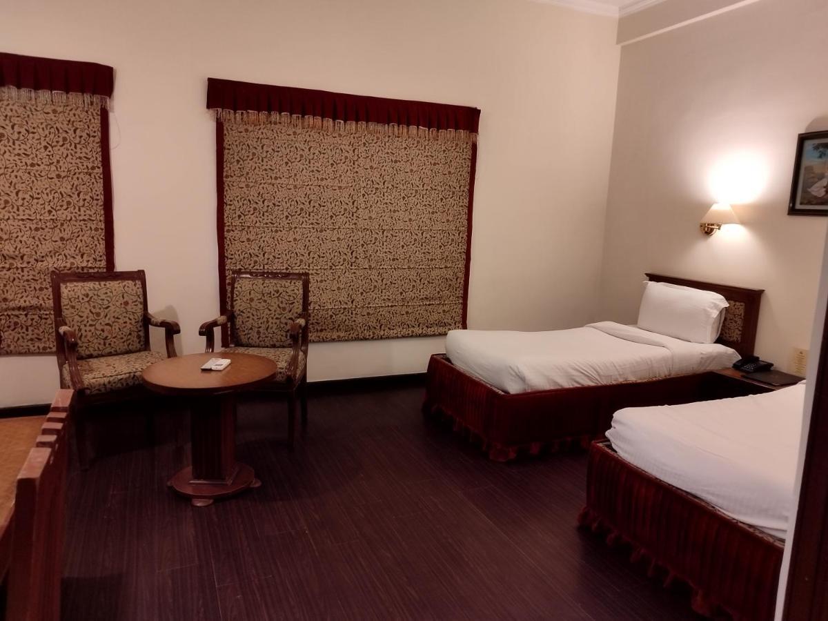 Hotel Sepal Батинда Екстериор снимка