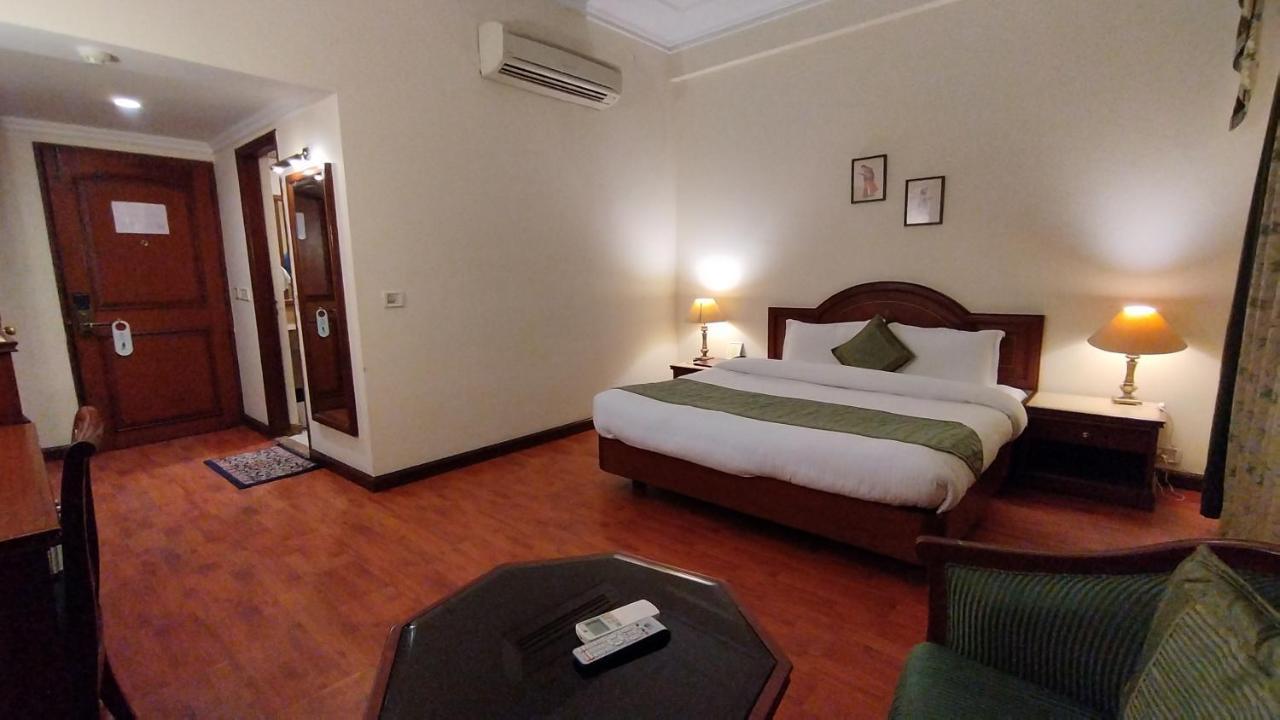 Hotel Sepal Батинда Екстериор снимка