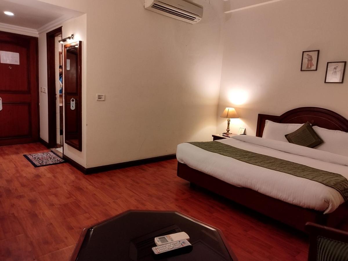 Hotel Sepal Батинда Екстериор снимка
