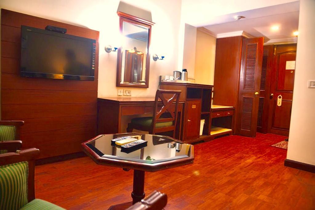 Hotel Sepal Батинда Екстериор снимка