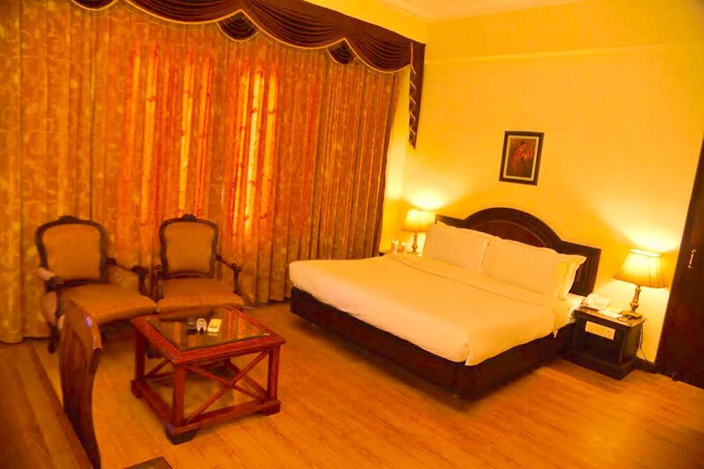 Hotel Sepal Батинда Екстериор снимка