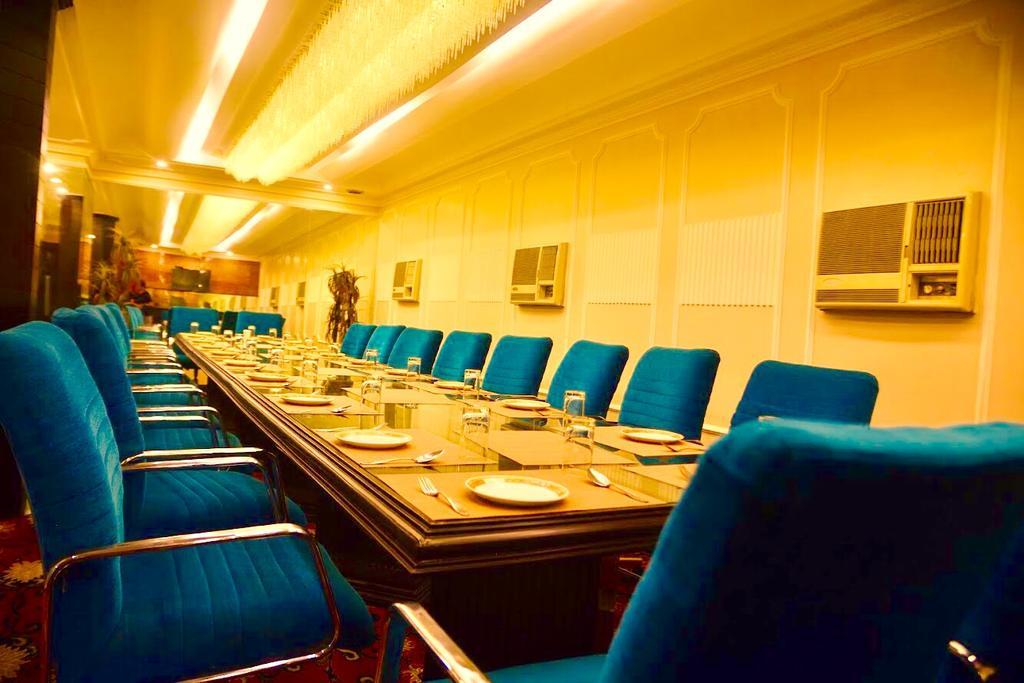 Hotel Sepal Батинда Екстериор снимка
