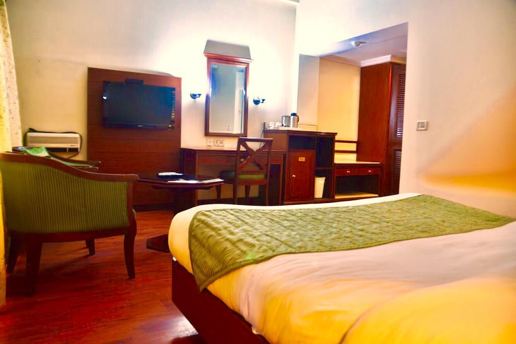 Hotel Sepal Батинда Екстериор снимка