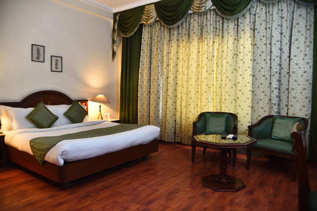 Hotel Sepal Батинда Екстериор снимка
