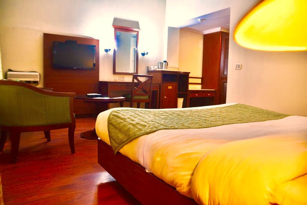 Hotel Sepal Батинда Екстериор снимка