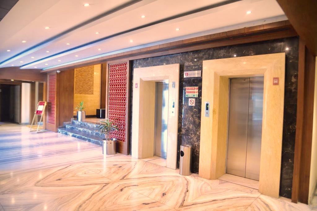 Hotel Sepal Батинда Екстериор снимка
