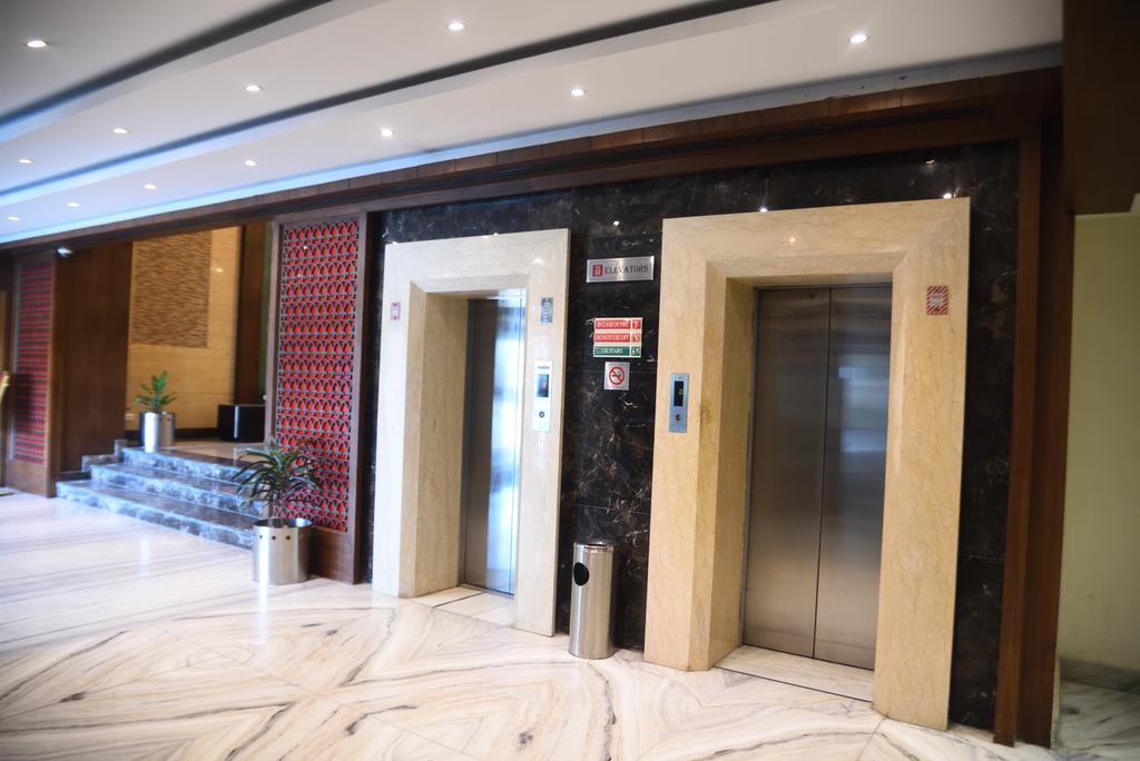 Hotel Sepal Батинда Екстериор снимка